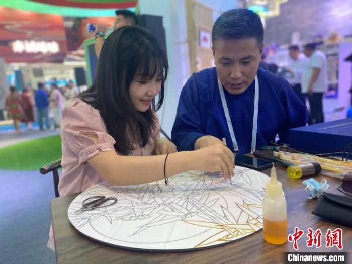 角子機:中國民俗解鎖新賽道 草原精美文創“圈粉”