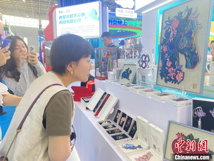 角子機:中國民俗解鎖新賽道 草原精美文創“圈粉”